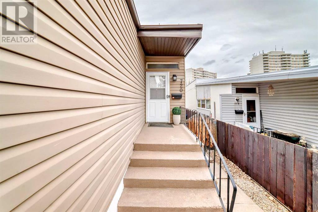 720 68 Avenue Sw, Calgary, Alberta  T2V 0N2 - Photo 3 - A2210822