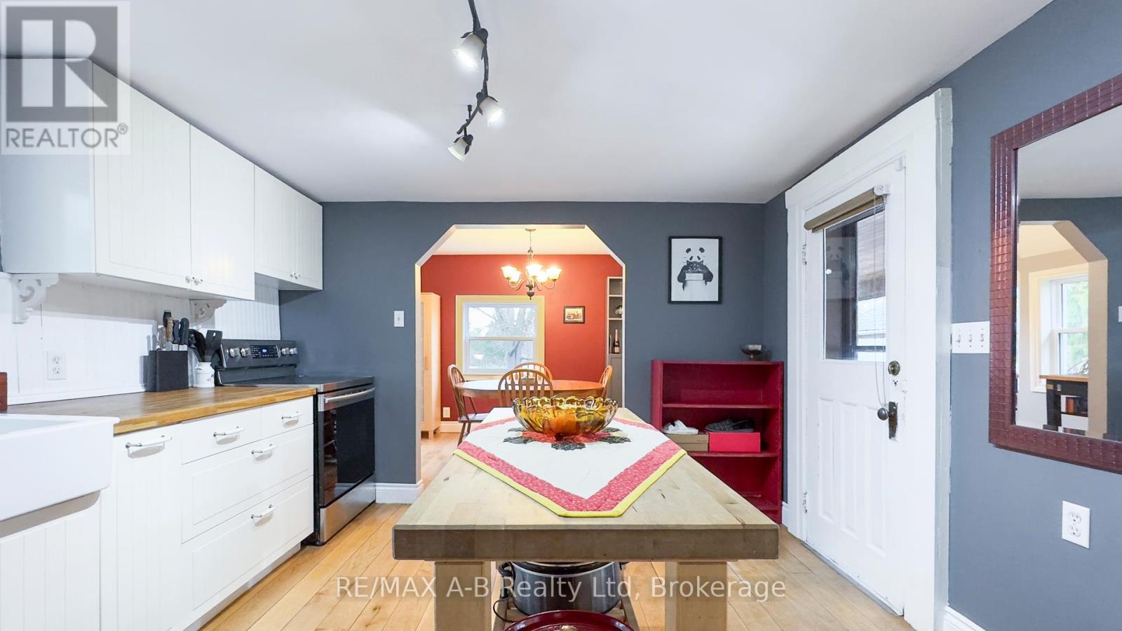 57 Warner Street, St. Marys, Ontario  N4X 1A7 - Photo 8 - X12087775