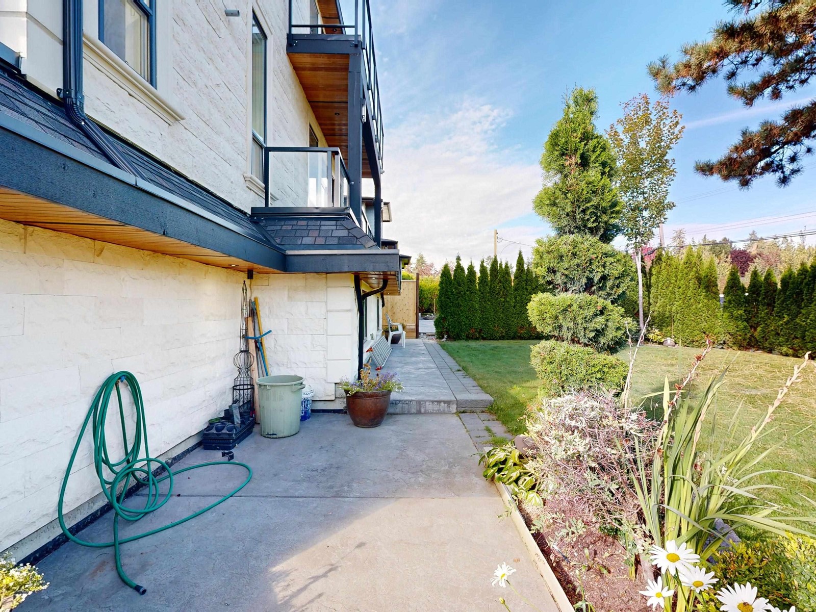 17997 56a Avenue, Surrey, British Columbia  V3S 5H4 - Photo 6 - R2991455