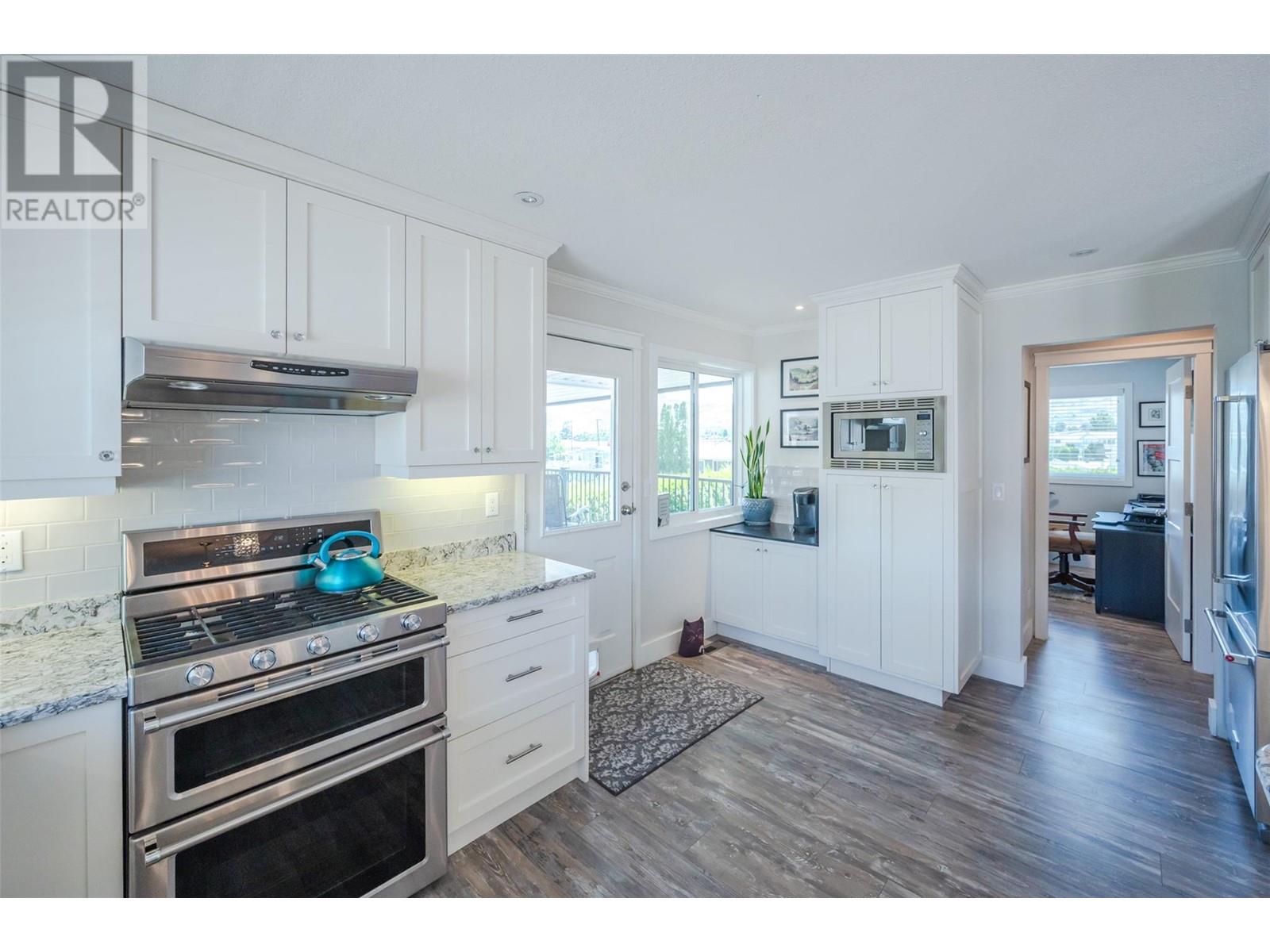 Property at 6 MCINTOSH Court image 2