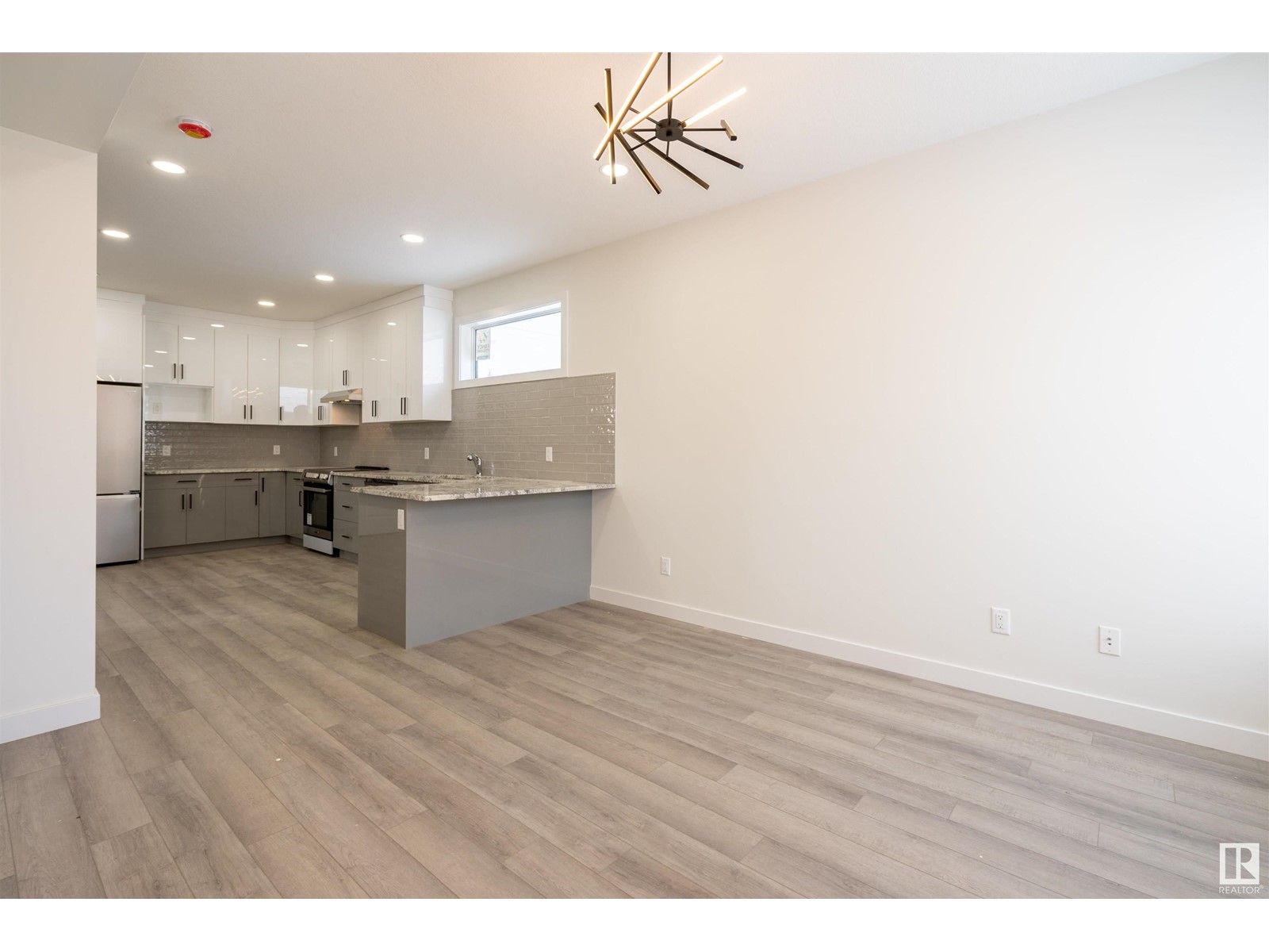 Property at 10446 142 ST NW image 3