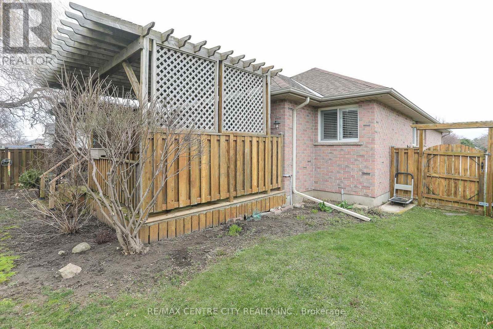 Photo 42 of 46 for 455 Highview Drive