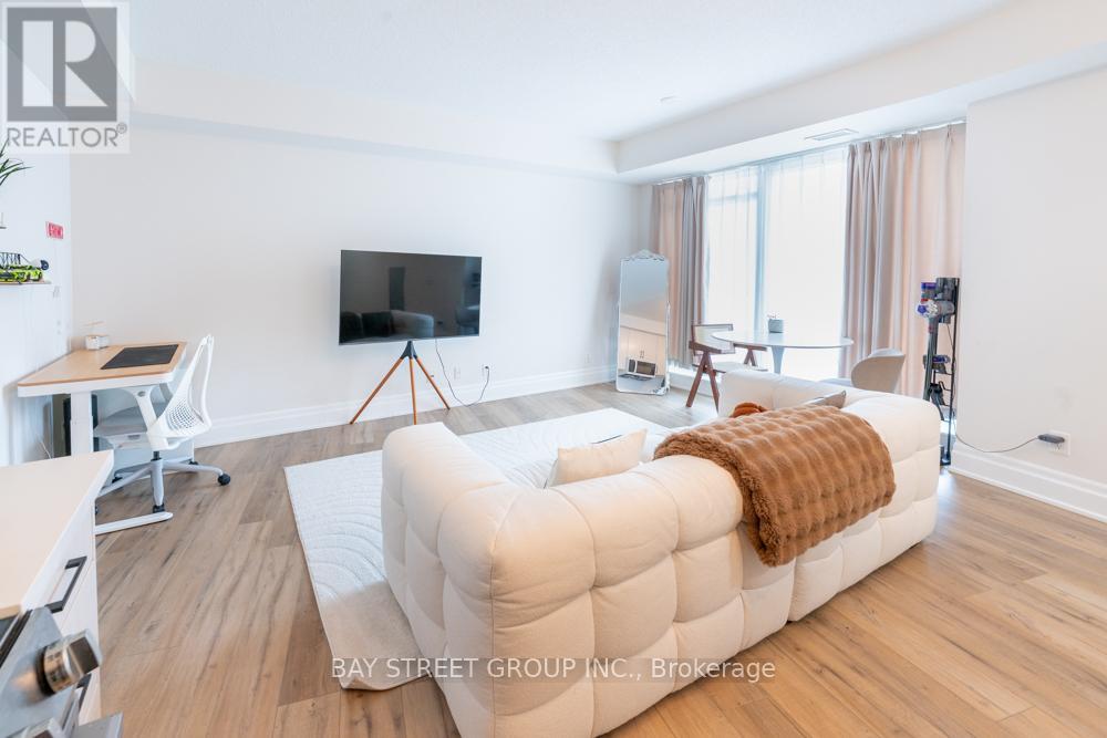 216 - 151 Upper Duke Crescent, Markham, Ontario  L6G 0E1 - Photo 3 - N12087820