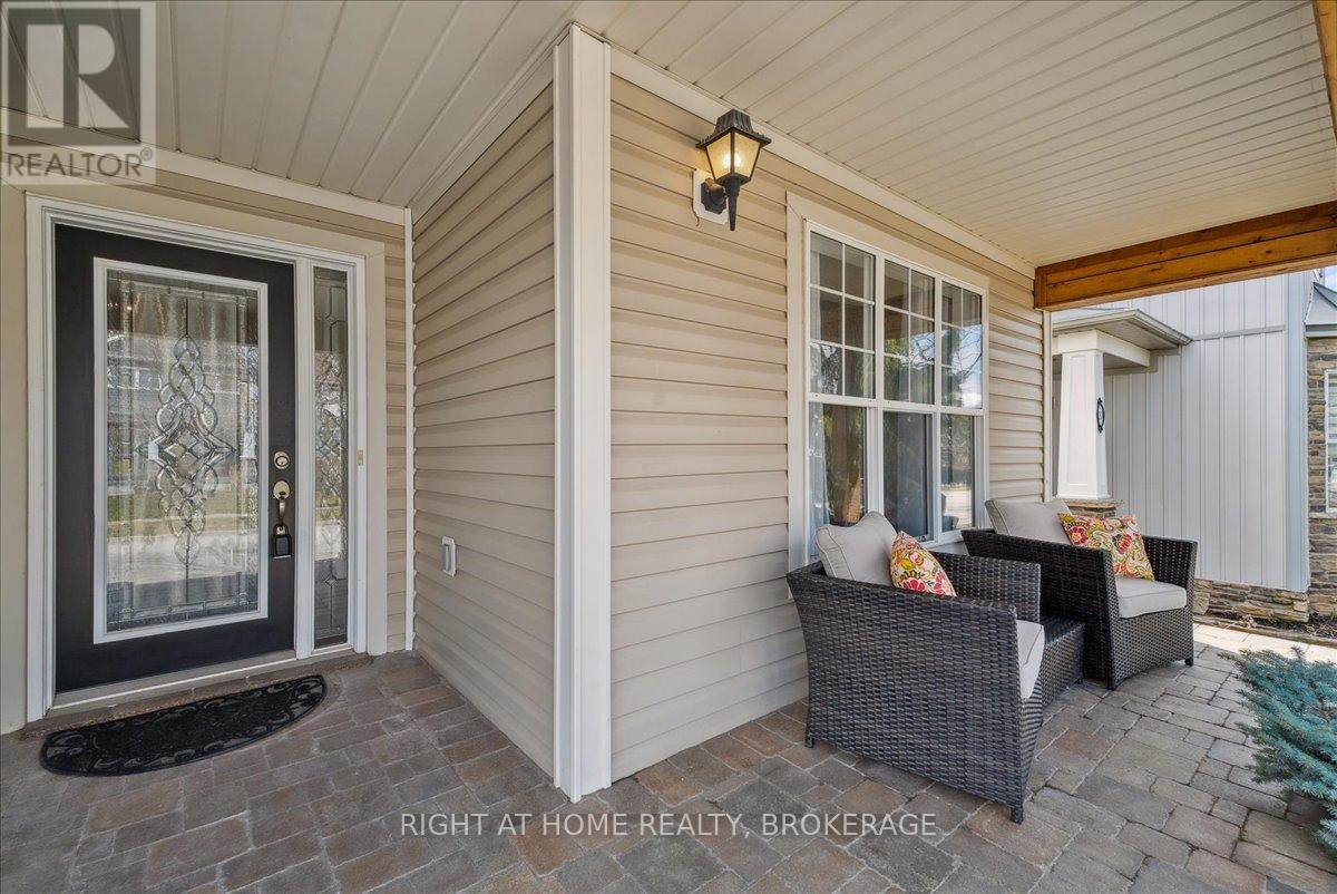 22 Bonnette Street, Halton Hills, Ontario  L7J 2Z8 - Photo 2 - W12087801