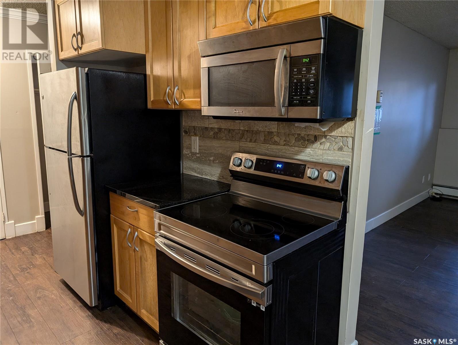 Property at 104 929 Northumberland AVENUE image 1