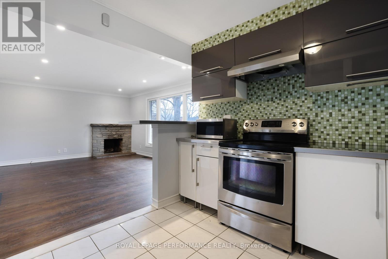 2247 Miramichi Street, Ottawa, Ontario  K2C 0Z1 - Photo 11 - X12087833