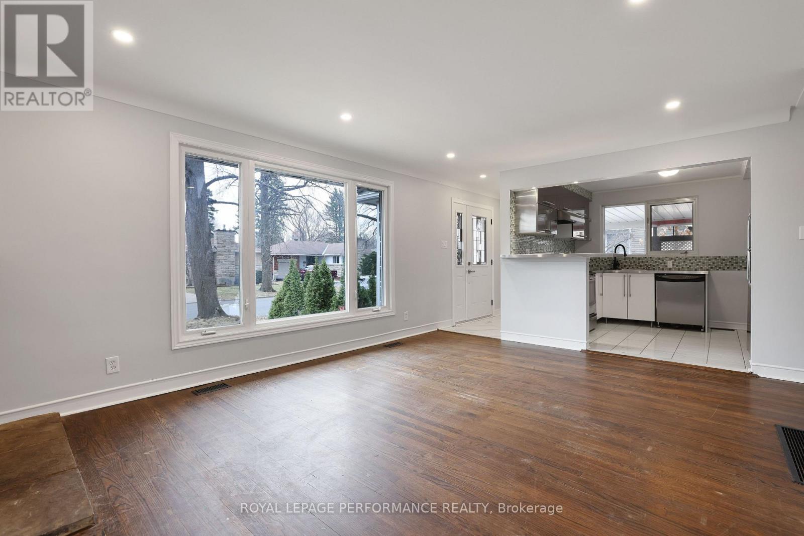 2247 Miramichi Street, Ottawa, Ontario  K2C 0Z1 - Photo 7 - X12087833