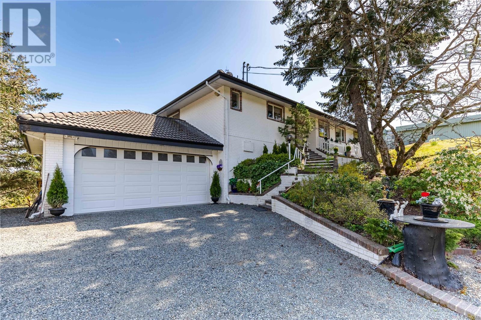 Property at 3849 Graceland Dr image 2