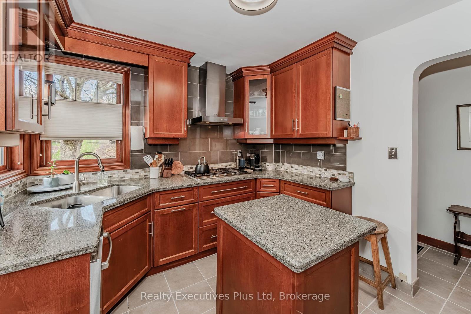 8 Echo Drive, Guelph, Ontario  N1G 1H2 - Photo 10 - X12087850