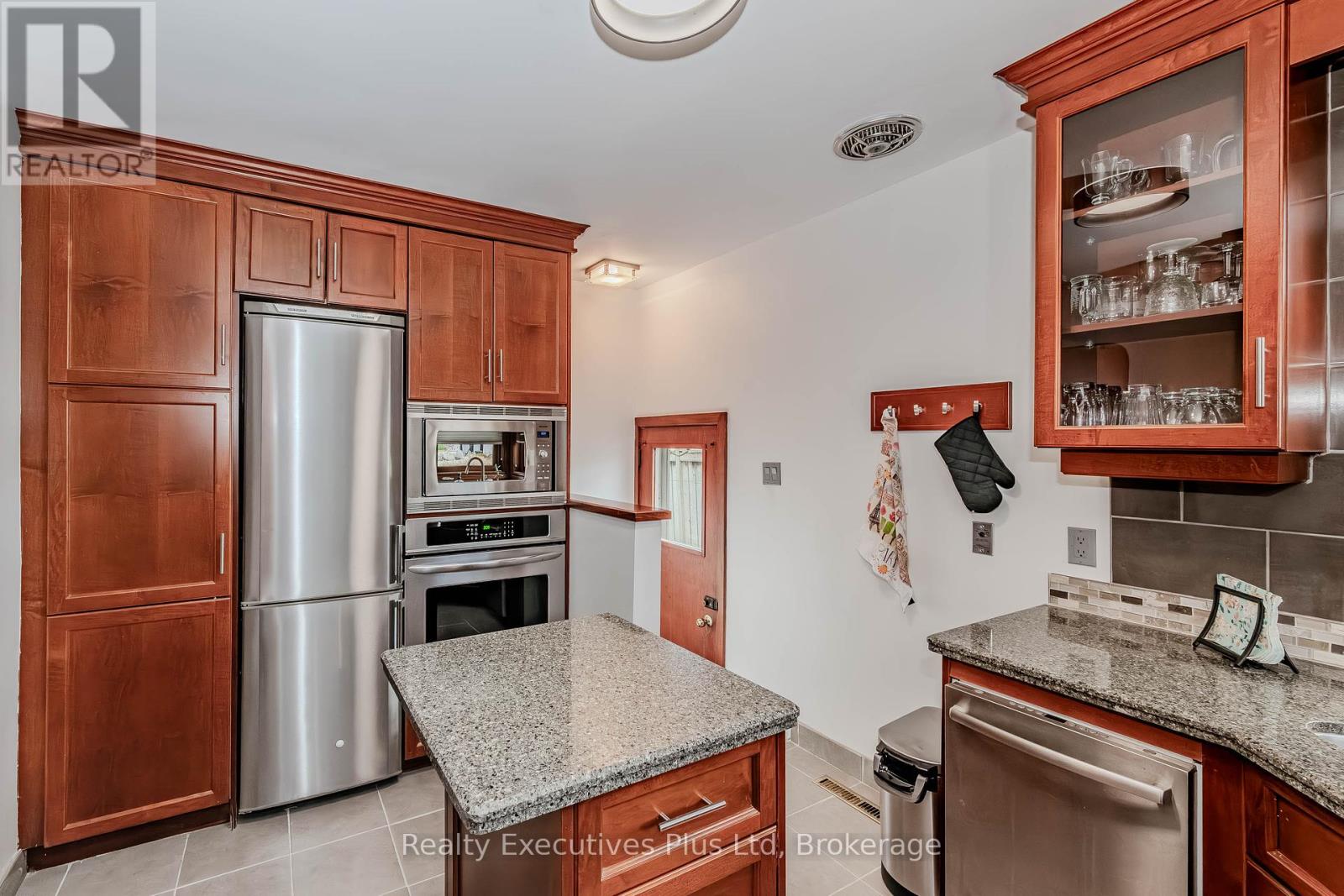 8 Echo Drive, Guelph, Ontario  N1G 1H2 - Photo 11 - X12087850