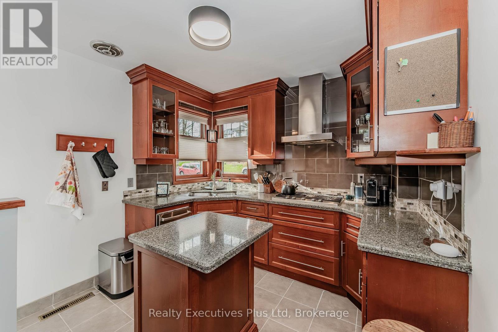 8 Echo Drive, Guelph, Ontario  N1G 1H2 - Photo 7 - X12087850