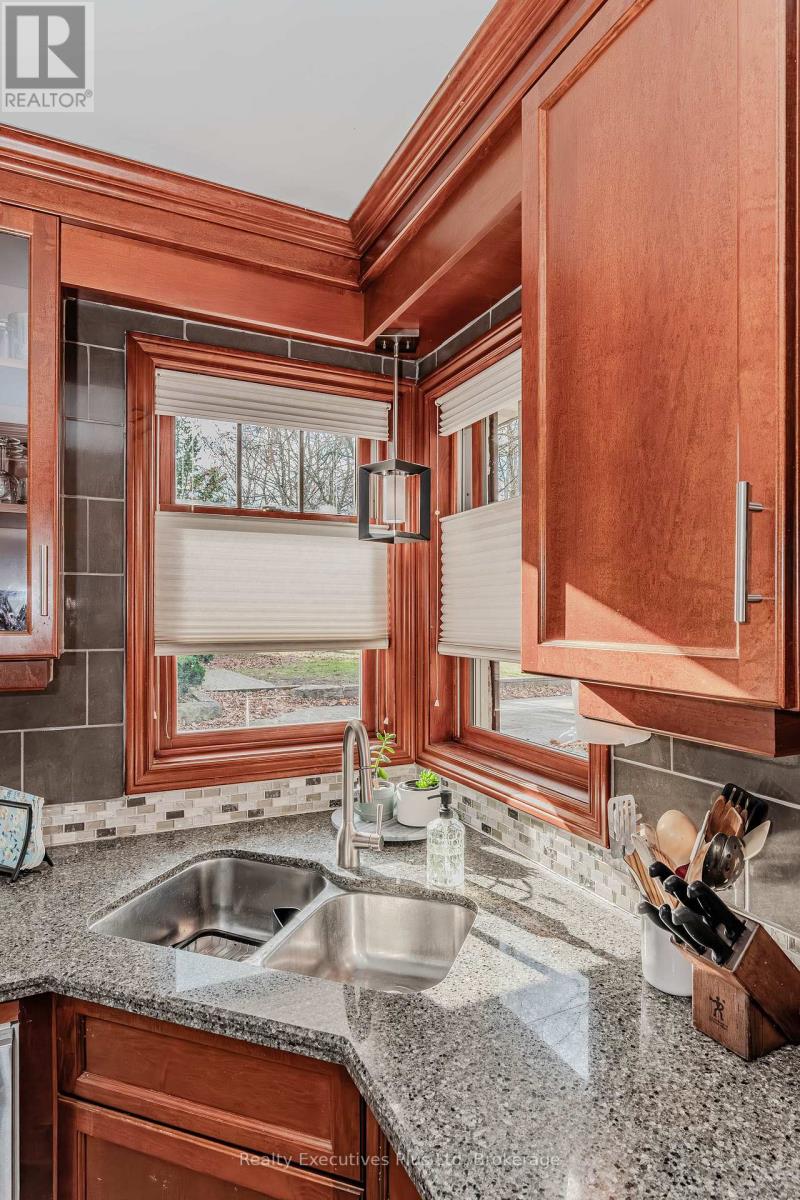 8 Echo Drive, Guelph, Ontario  N1G 1H2 - Photo 8 - X12087850