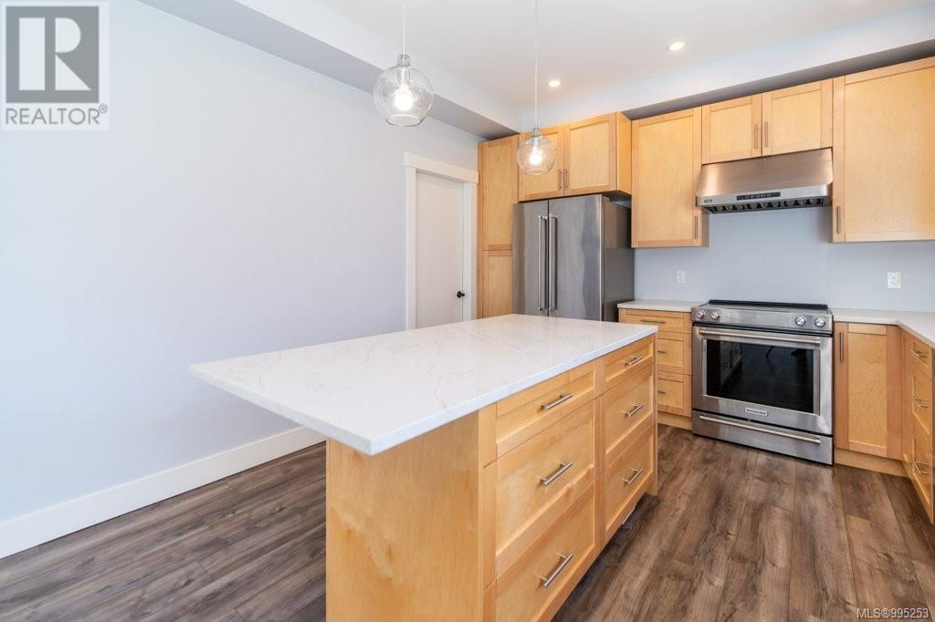 Property at 4462 Tyndall Ave image 5