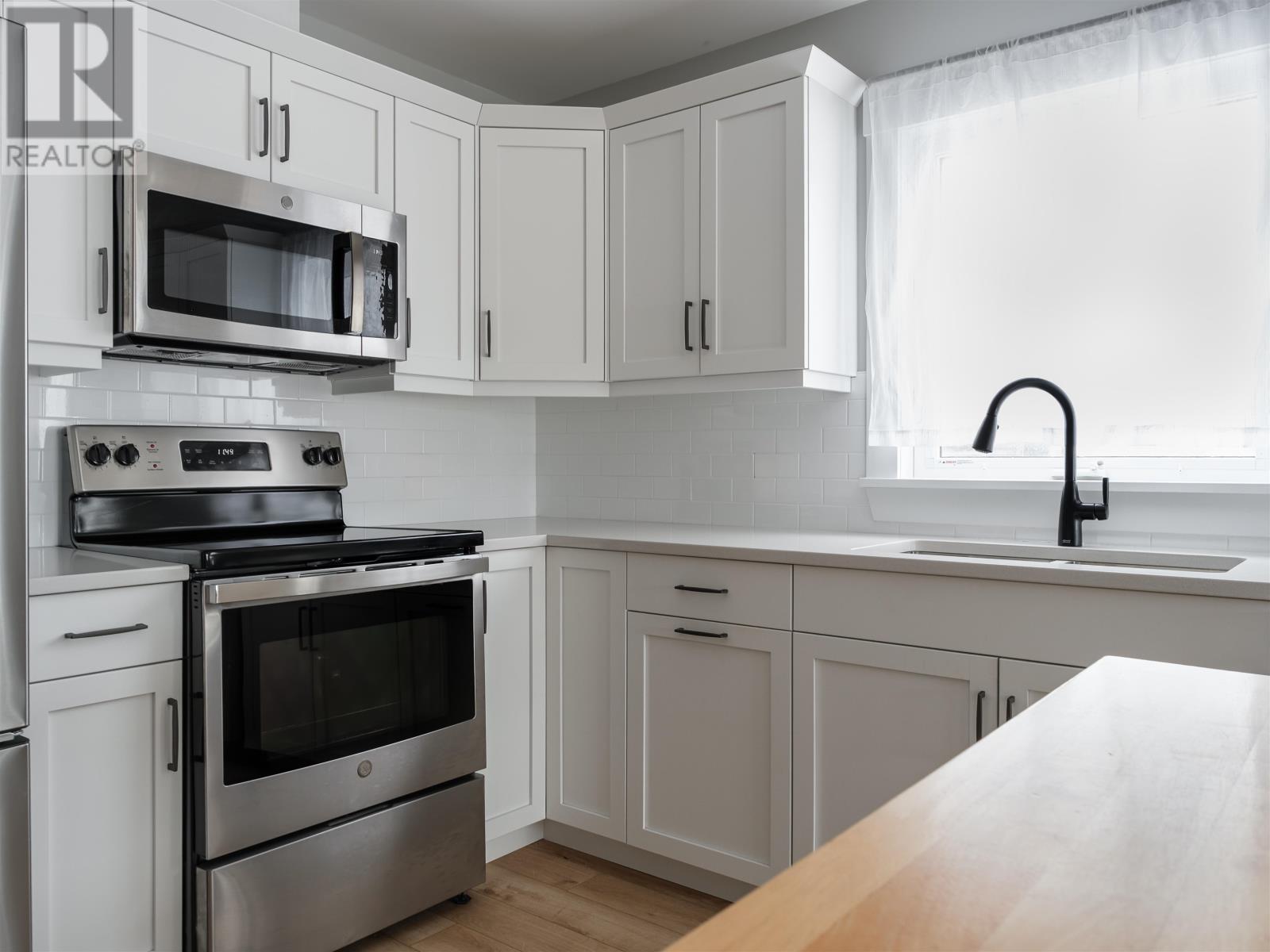 Property at 33 Kindred Avenue image 3