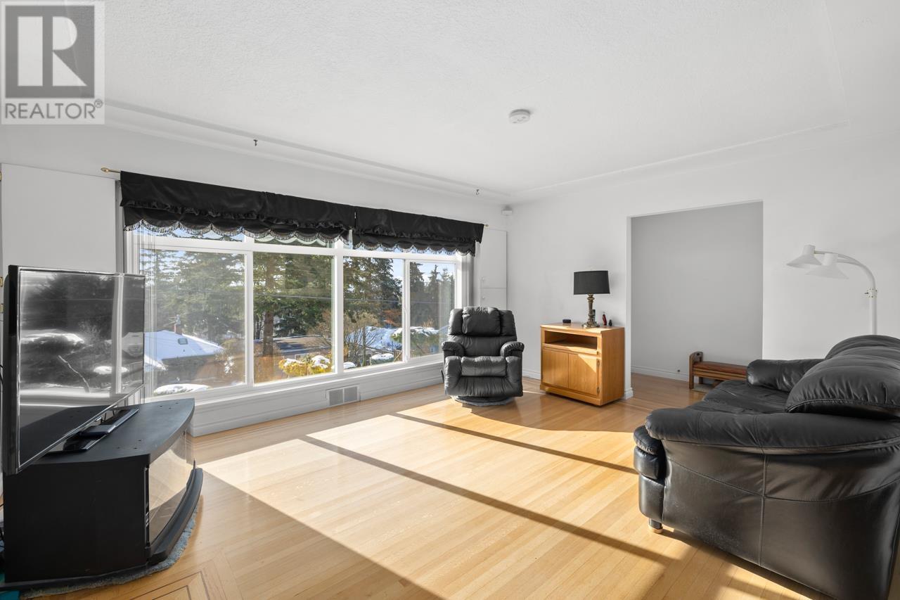 5489 Keith Street, Burnaby, British Columbia  V5J 3C4 - Photo 4 - R2991461