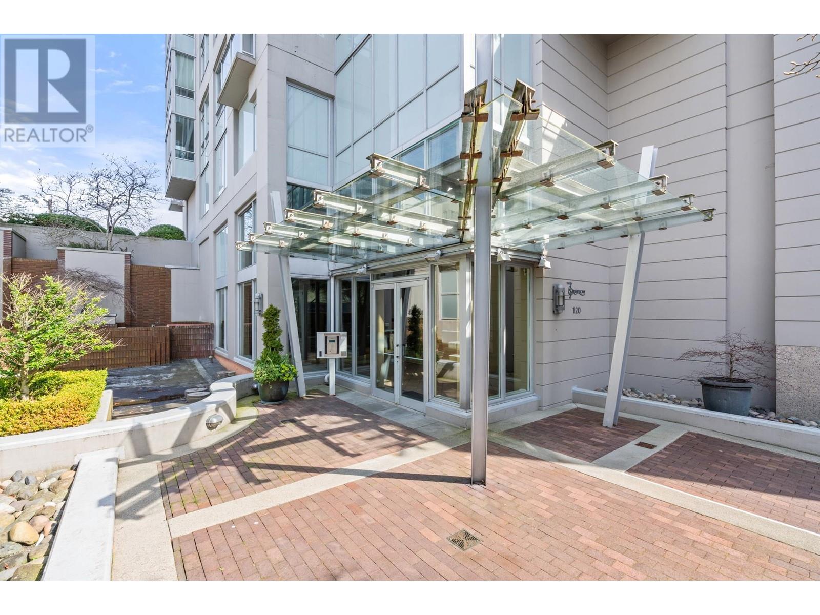 701 120 W 16th Street, North Vancouver, British Columbia  V7M 3N6 - Photo 1 - R2989824