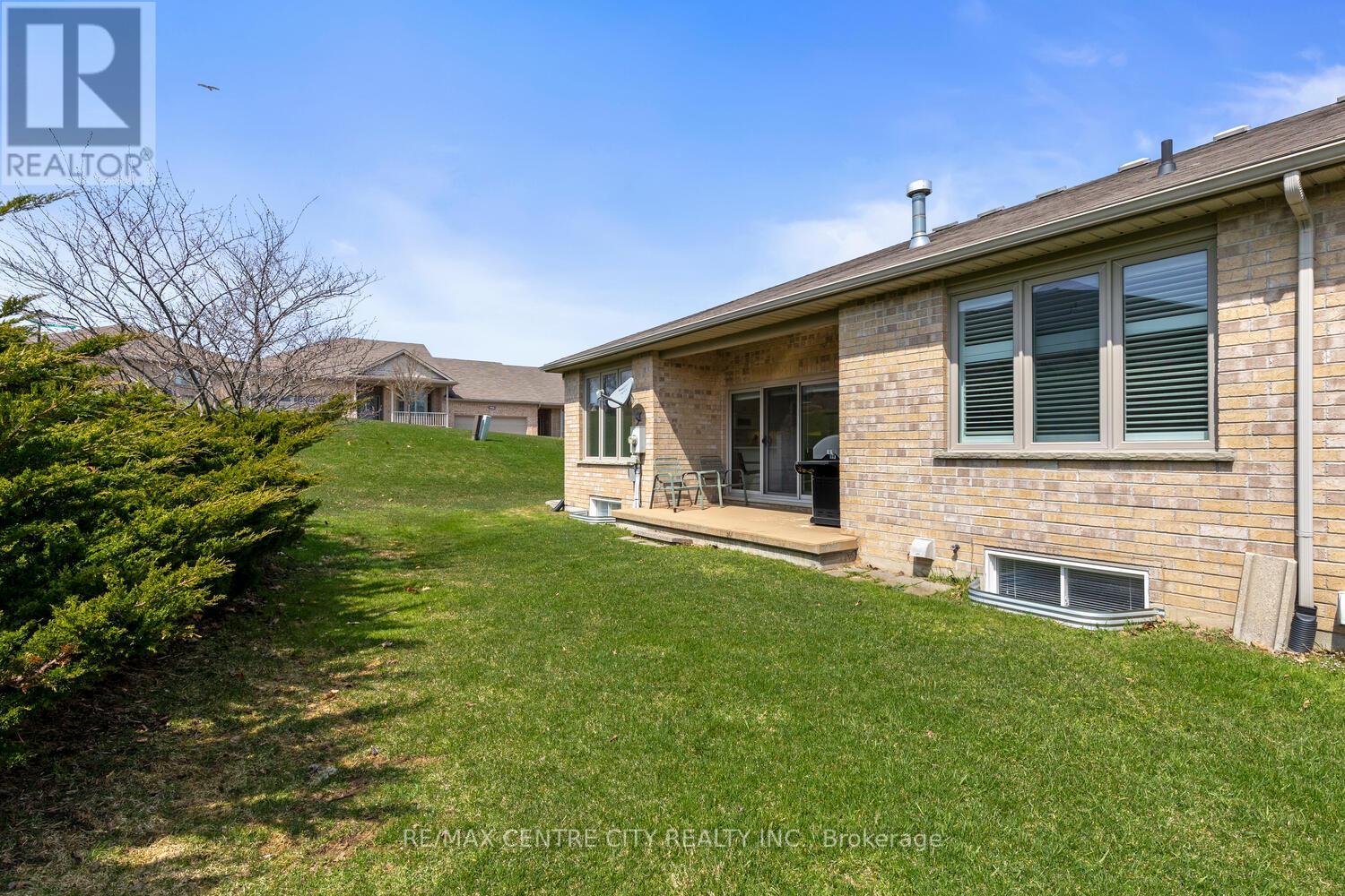 1963 Jack Nash Terrace, London South, Ontario  N6K 5R1 - Photo 34 - X12087922