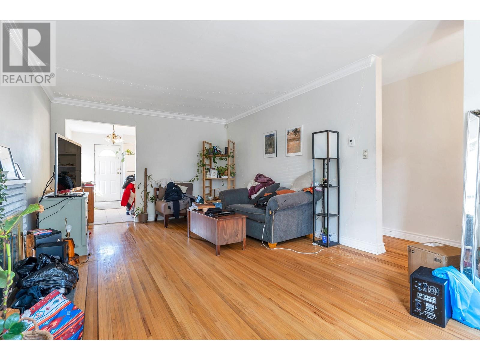 5755 Dumfries Street, Vancouver, British Columbia  V5P 3A7 - Photo 8 - R2990525