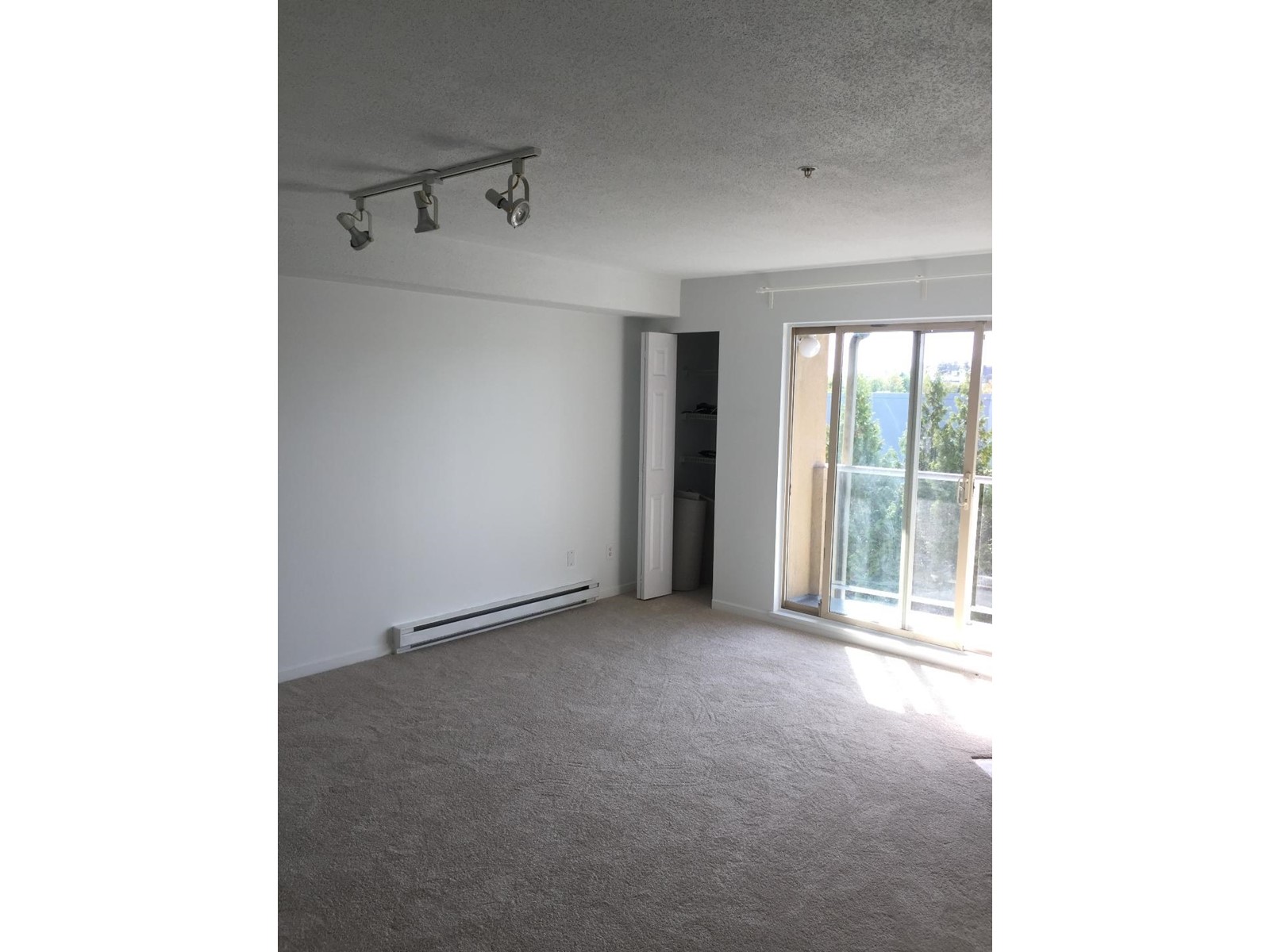 Property at 405 13780 76 AVENUE image 4