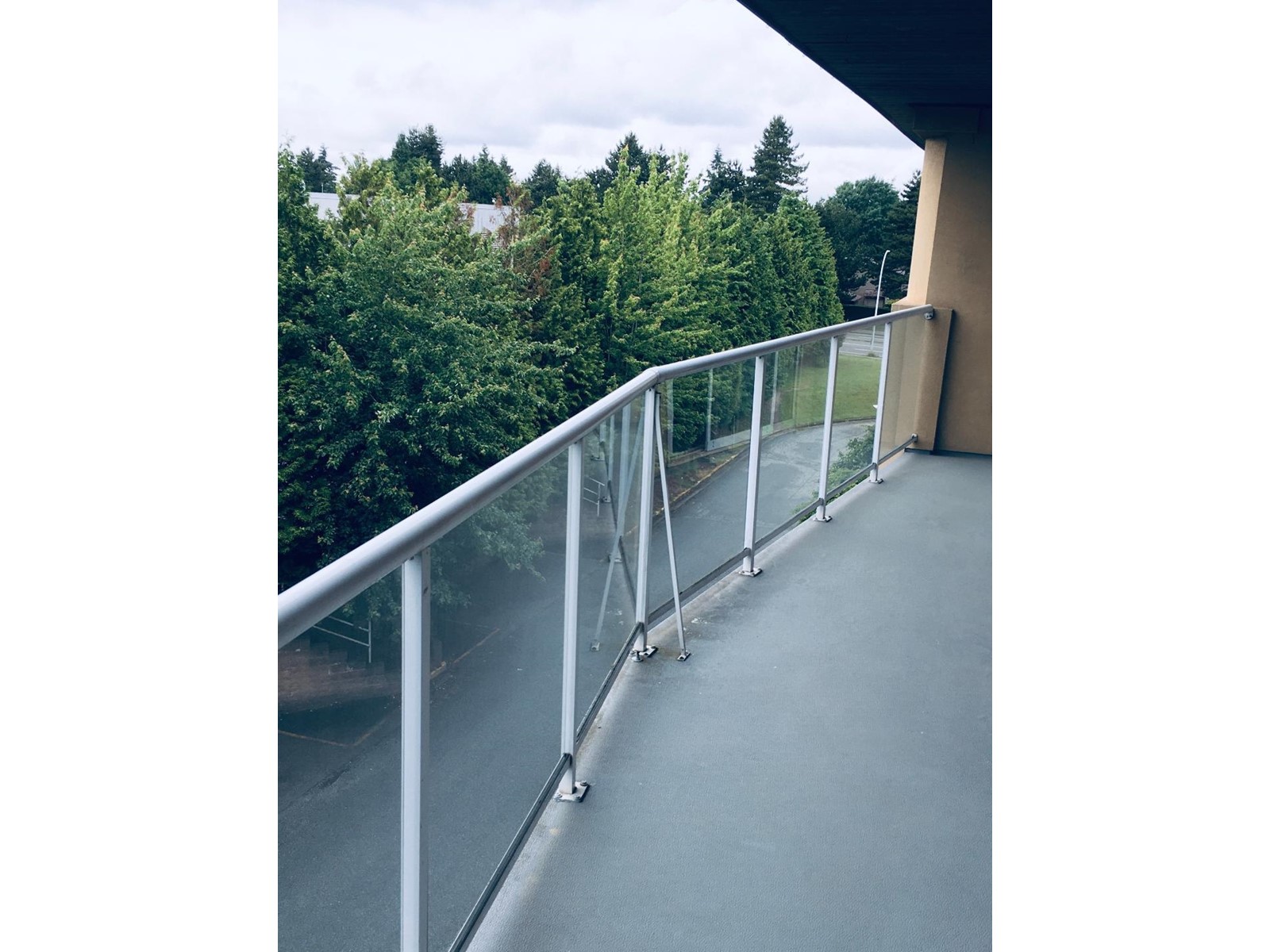 Property at 405 13780 76 AVENUE image 3