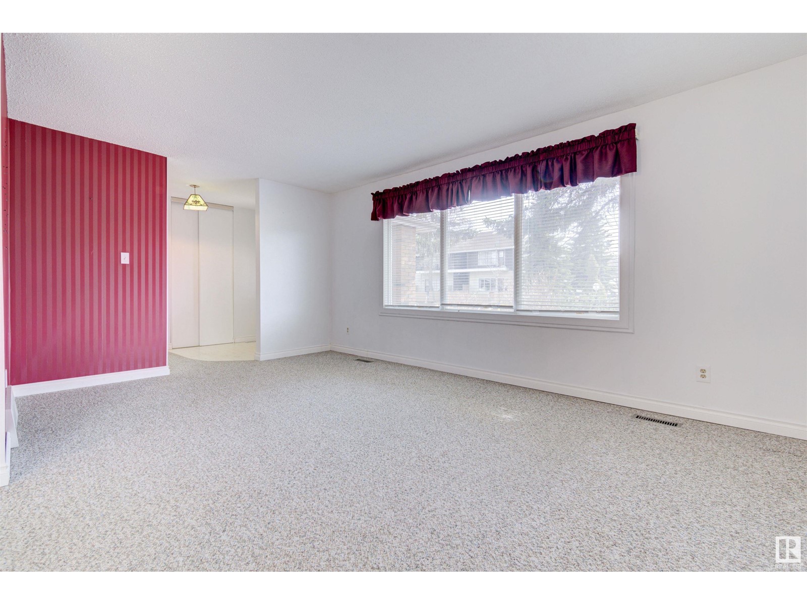 Property at 18312 91 AV NW image 4