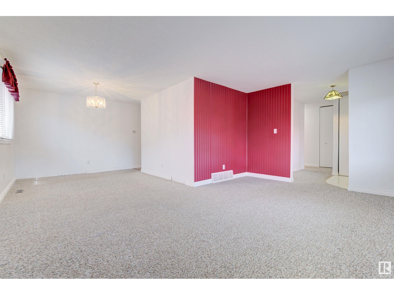 Property at 18312 91 AV NW image 5