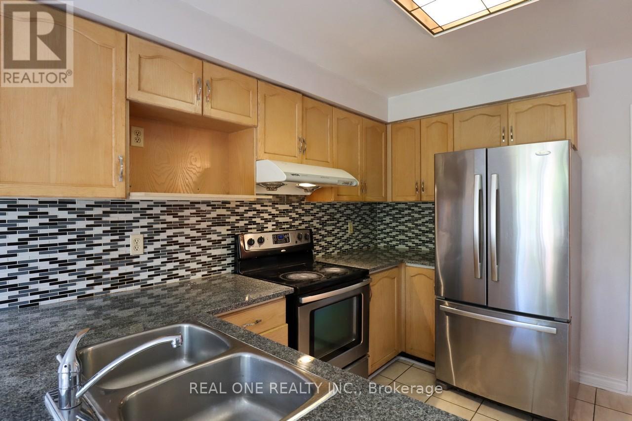 5621 Haddon Hall Road, Mississauga, Ontario  L5M 5G4 - Photo 11 - W12087917