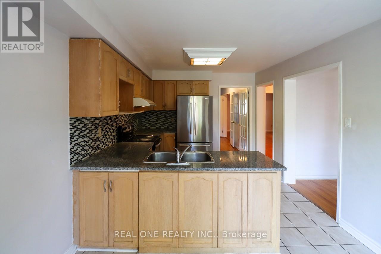 5621 Haddon Hall Road, Mississauga, Ontario  L5M 5G4 - Photo 12 - W12087917