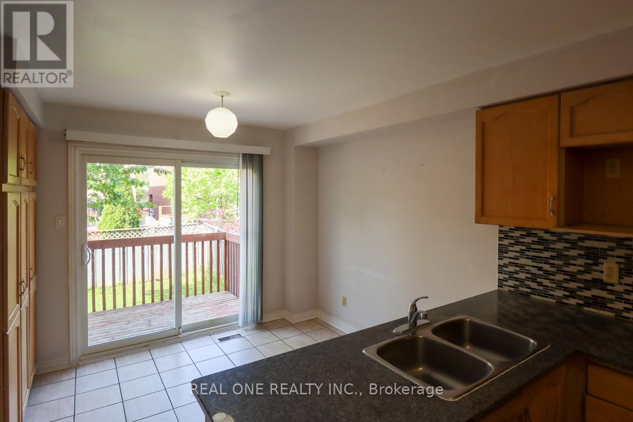 5621 Haddon Hall Road, Mississauga, Ontario  L5M 5G4 - Photo 13 - W12087917