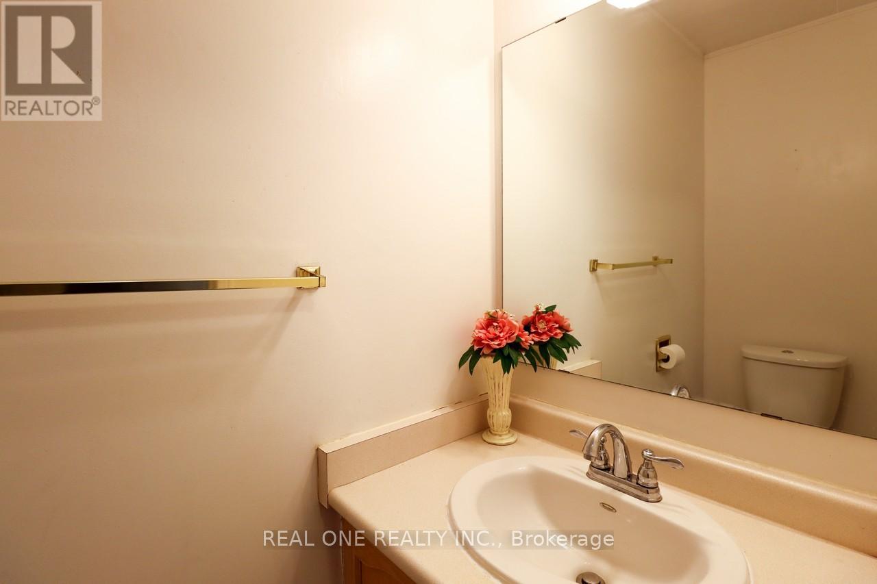 5621 Haddon Hall Road, Mississauga, Ontario  L5M 5G4 - Photo 14 - W12087917