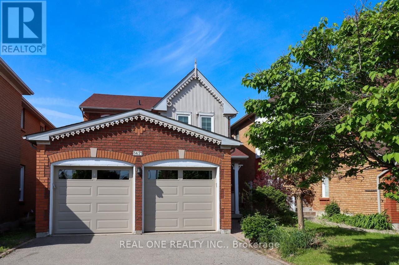 5621 Haddon Hall Road, Mississauga, Ontario  L5M 5G4 - Photo 2 - W12087917