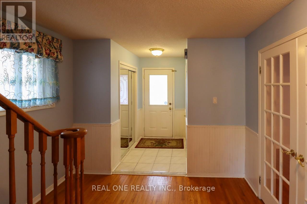 5621 Haddon Hall Road, Mississauga, Ontario  L5M 5G4 - Photo 4 - W12087917