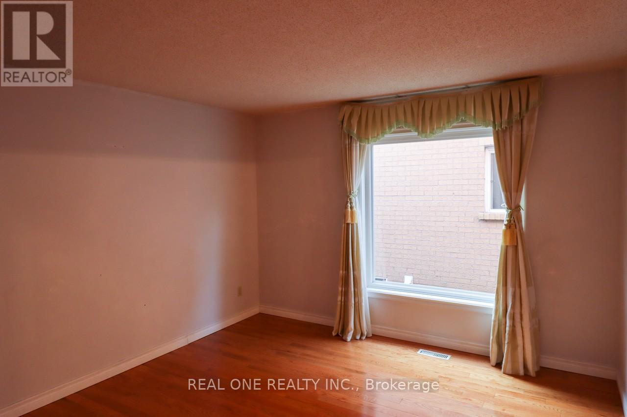 5621 Haddon Hall Road, Mississauga, Ontario  L5M 5G4 - Photo 5 - W12087917