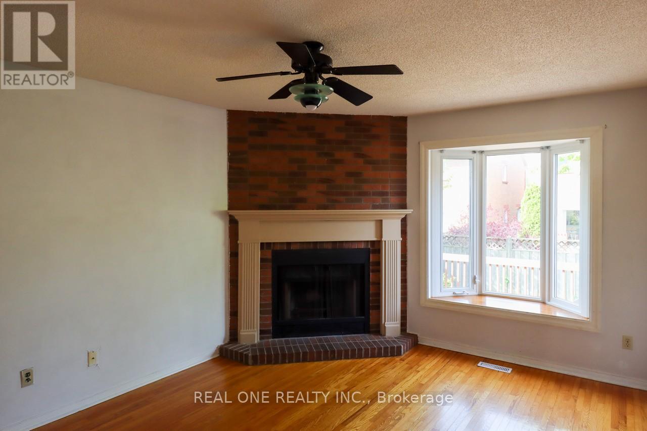 5621 Haddon Hall Road, Mississauga, Ontario  L5M 5G4 - Photo 9 - W12087917