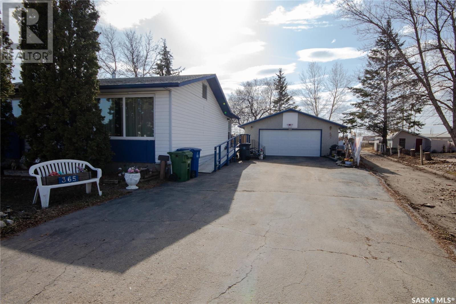 Property at 365 3rd Ave CRESCENT image 3