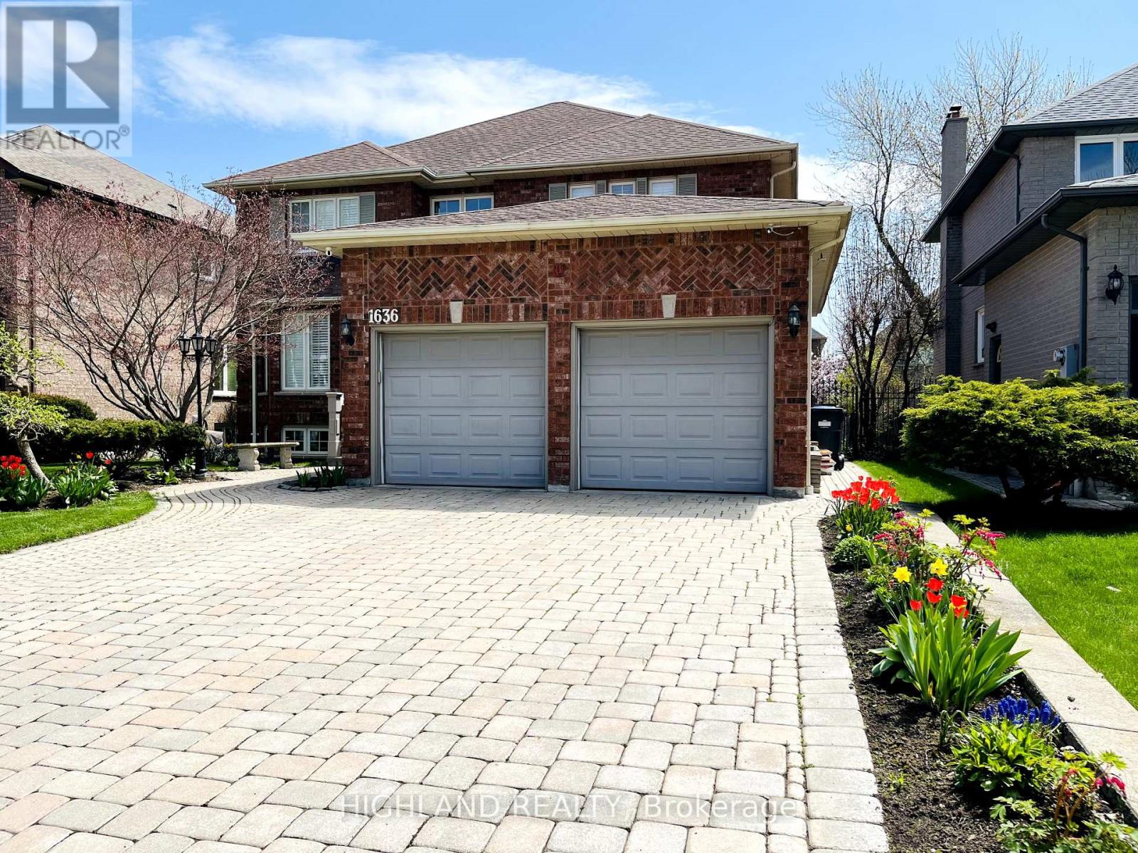 1636 Sagewood Court, Mississauga, Ontario  L5M 5M2 - Photo 3 - W12087937