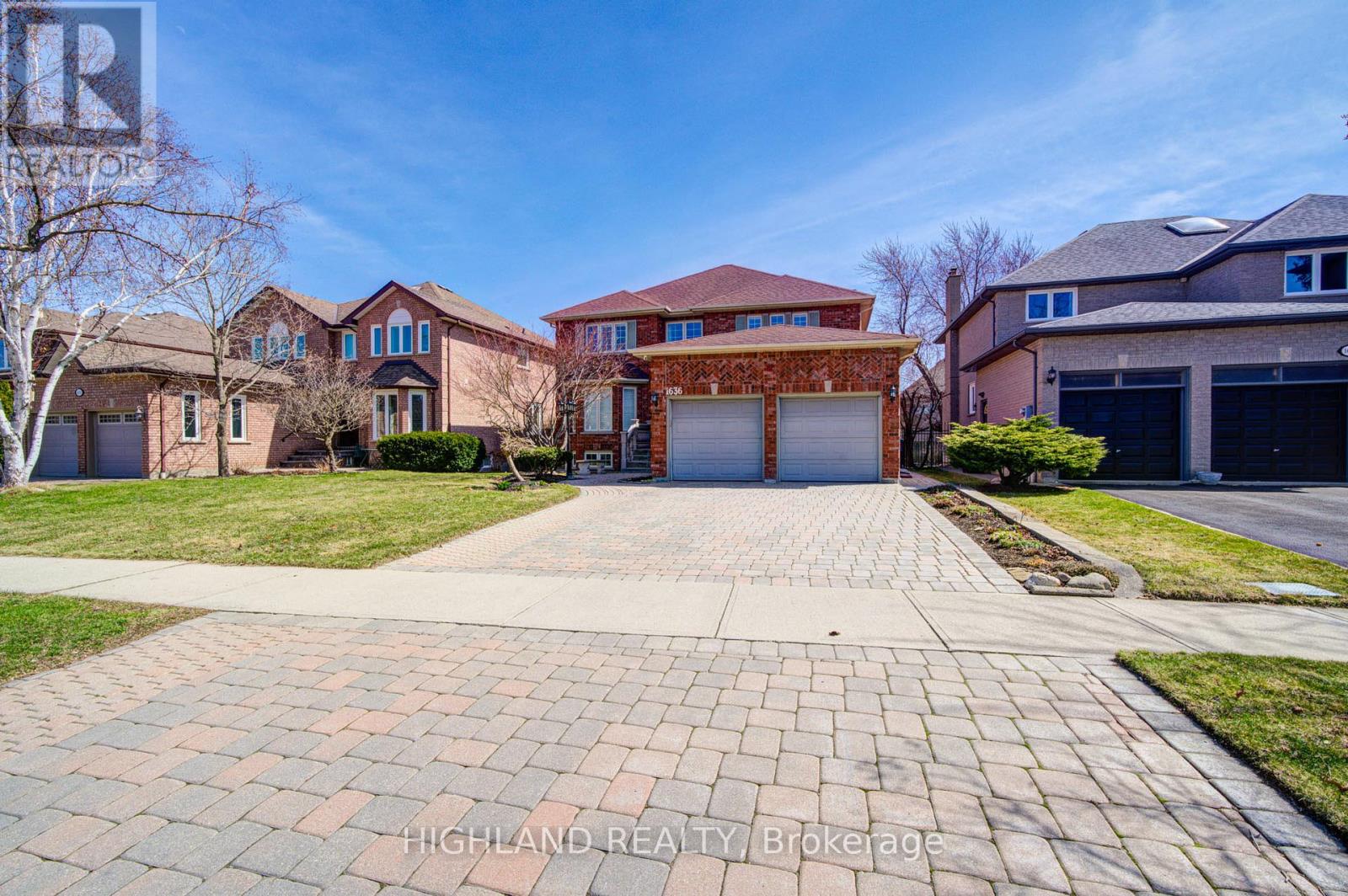 1636 Sagewood Court, Mississauga, Ontario  L5M 5M2 - Photo 5 - W12087937