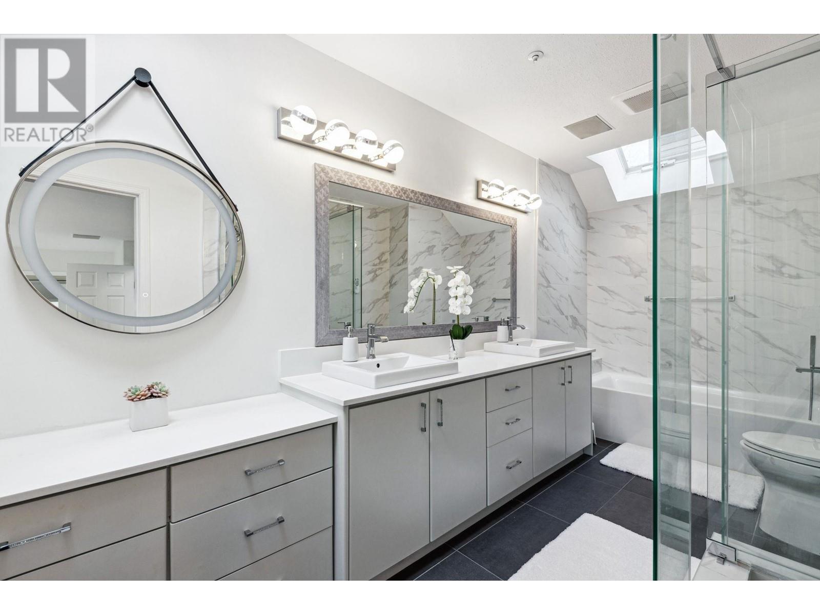 Listing Picture 18 of 29 : 2342 W 6TH AVENUE, Vancouver / 溫哥華 - 魯藝地產 Yvonne Lu Group - MLS Medallion Club Member