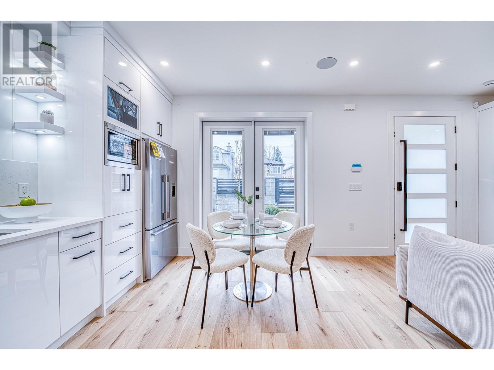 Listing Picture 14 of 27 : 1 2727 PARKER STREET, Vancouver / 溫哥華 - 魯藝地產 Yvonne Lu Group - MLS Medallion Club Member