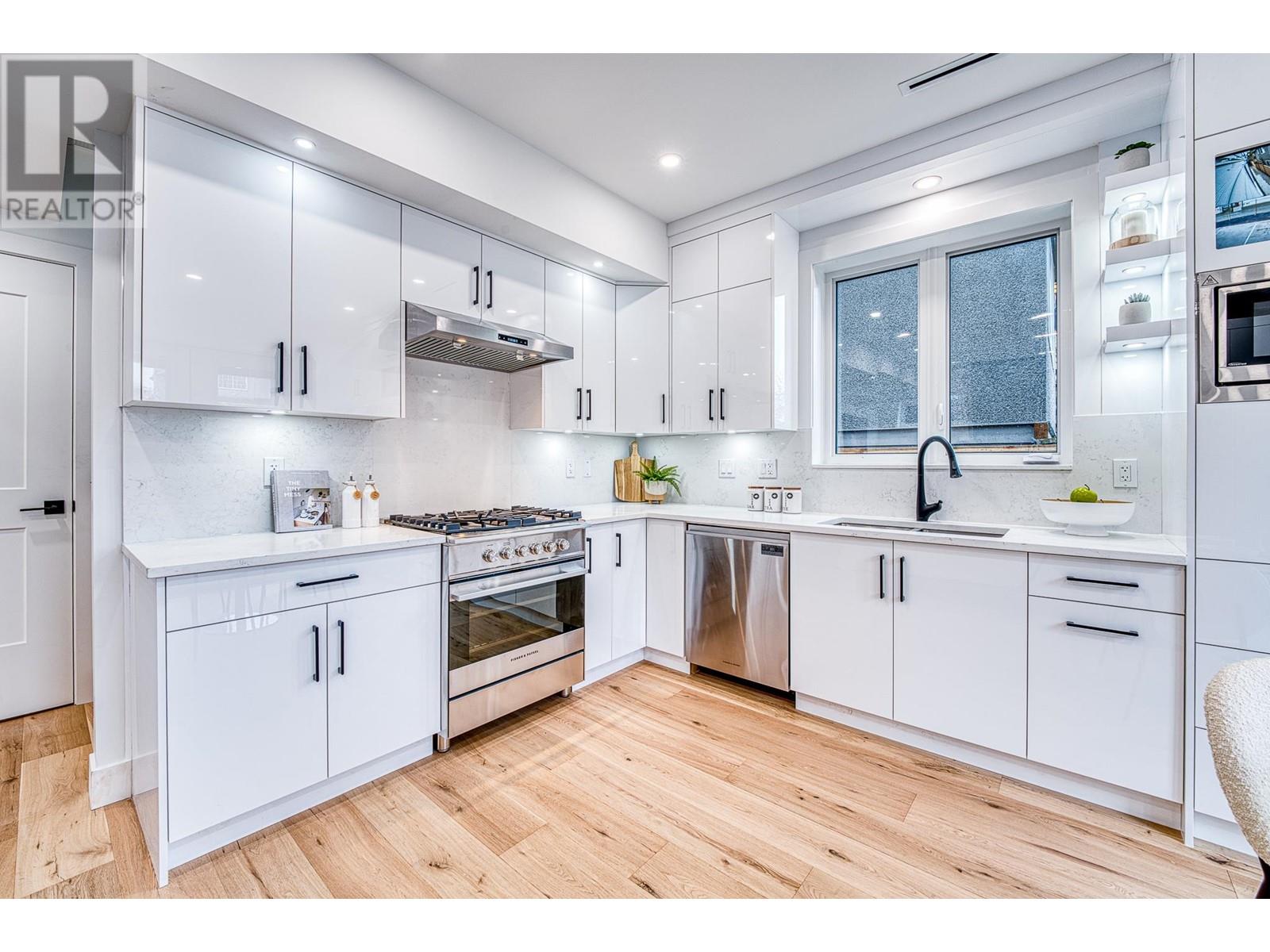 Listing Picture 8 of 27 : 1 2727 PARKER STREET, Vancouver / 溫哥華 - 魯藝地產 Yvonne Lu Group - MLS Medallion Club Member