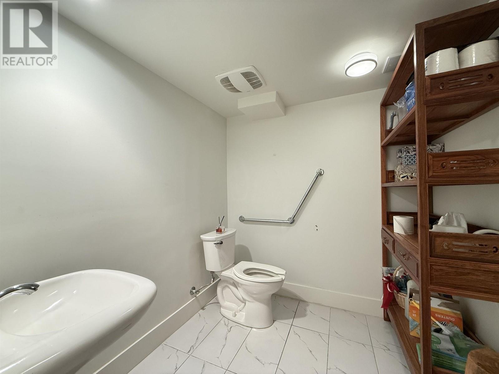 2203 Granville Street, Vancouver, British Columbia  V6H 3G1 - Photo 4 - C8068322