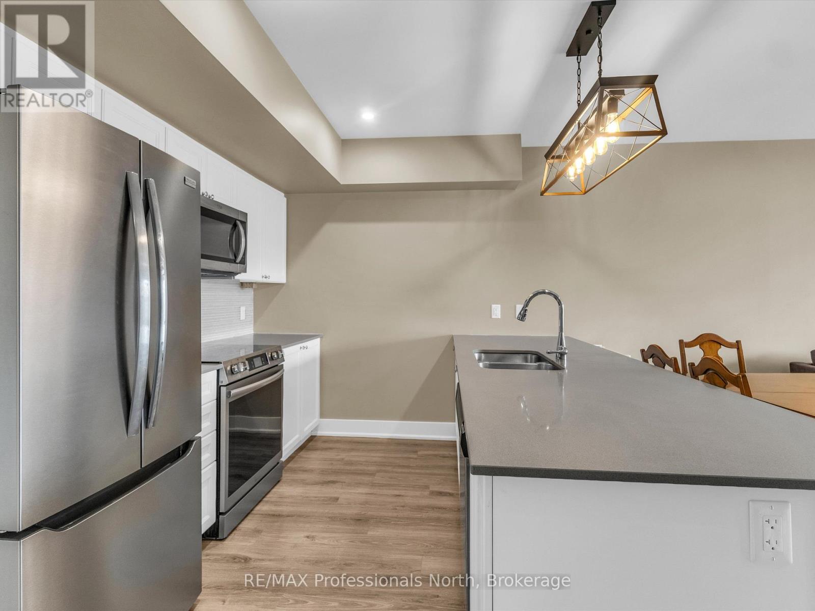 102 - 4 Tree Tops Lane, Huntsville, Ontario  P1H 0B8 - Photo 4 - X12087970