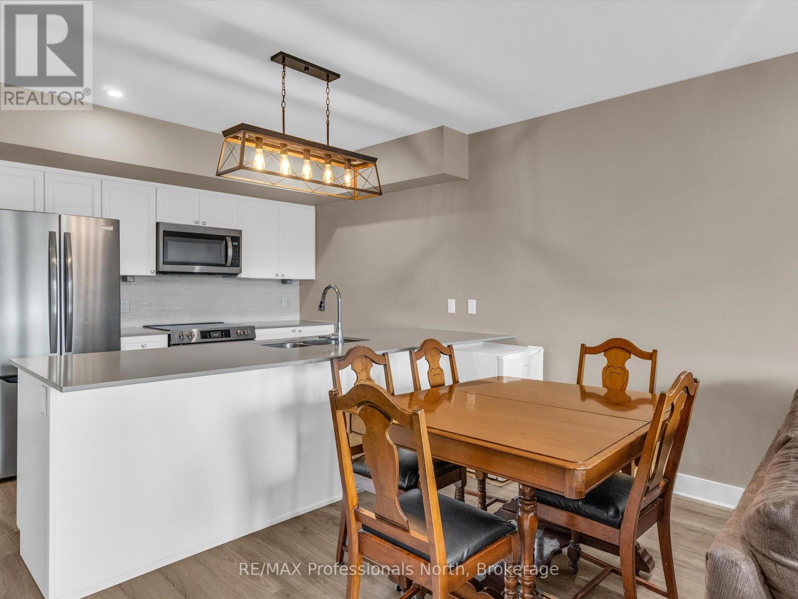 102 - 4 Tree Tops Lane, Huntsville, Ontario  P1H 0B8 - Photo 5 - X12087970