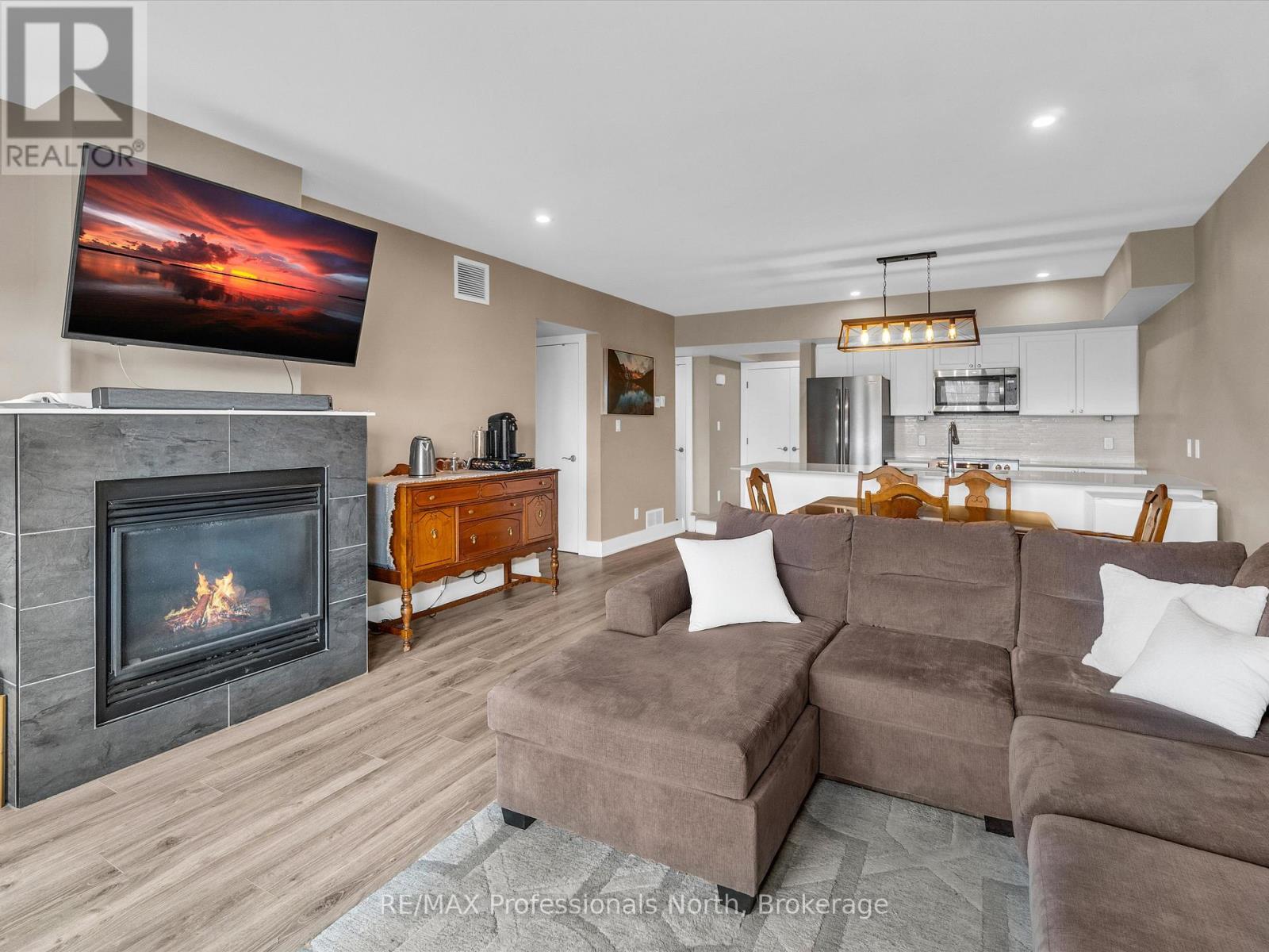 102 - 4 Tree Tops Lane, Huntsville, Ontario  P1H 0B8 - Photo 6 - X12087970
