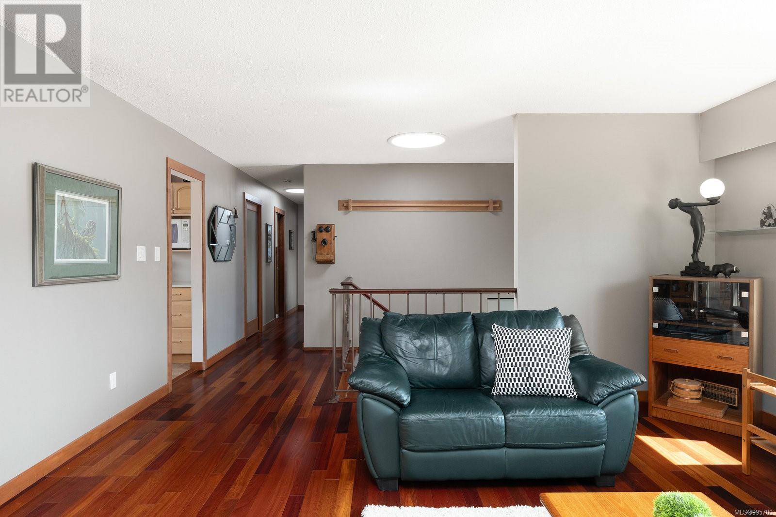 Property at 3916 Landis Pl image 2