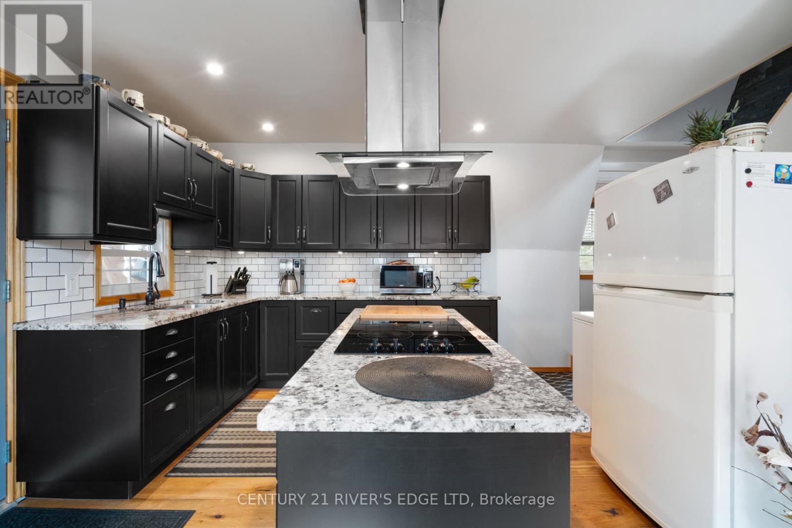 931 Summer Lane, Leeds And The Thousand Islands, Ontario  K0E 1B0 - Photo 6 - X12087839