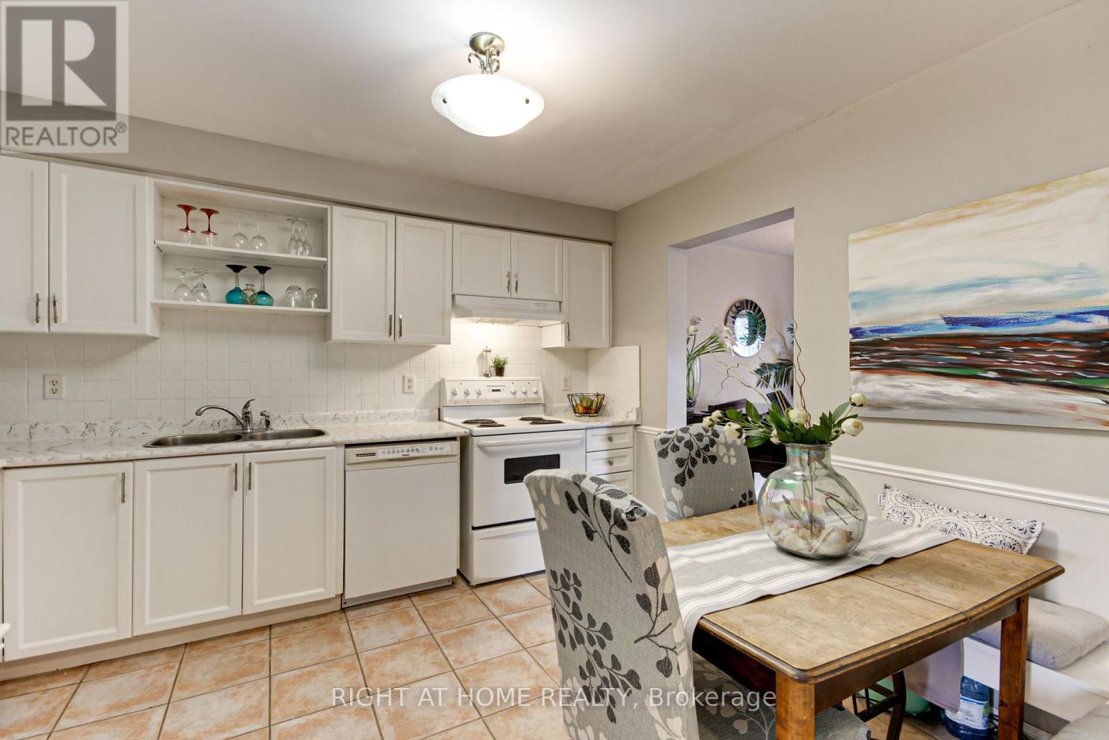 26 Crittenden Drive, Georgina, Ontario  L4P 4E7 - Photo 4 - N12087987
