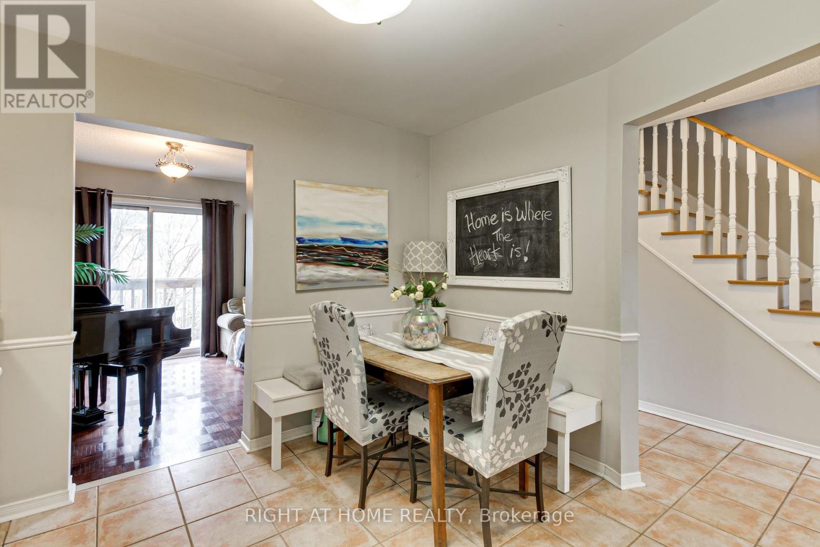 26 Crittenden Drive, Georgina, Ontario  L4P 4E7 - Photo 5 - N12087987