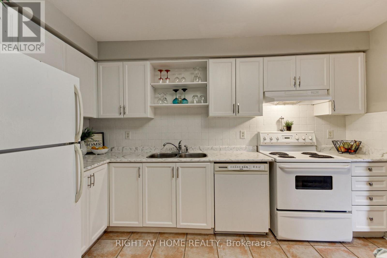 26 Crittenden Drive, Georgina, Ontario  L4P 4E7 - Photo 6 - N12087987