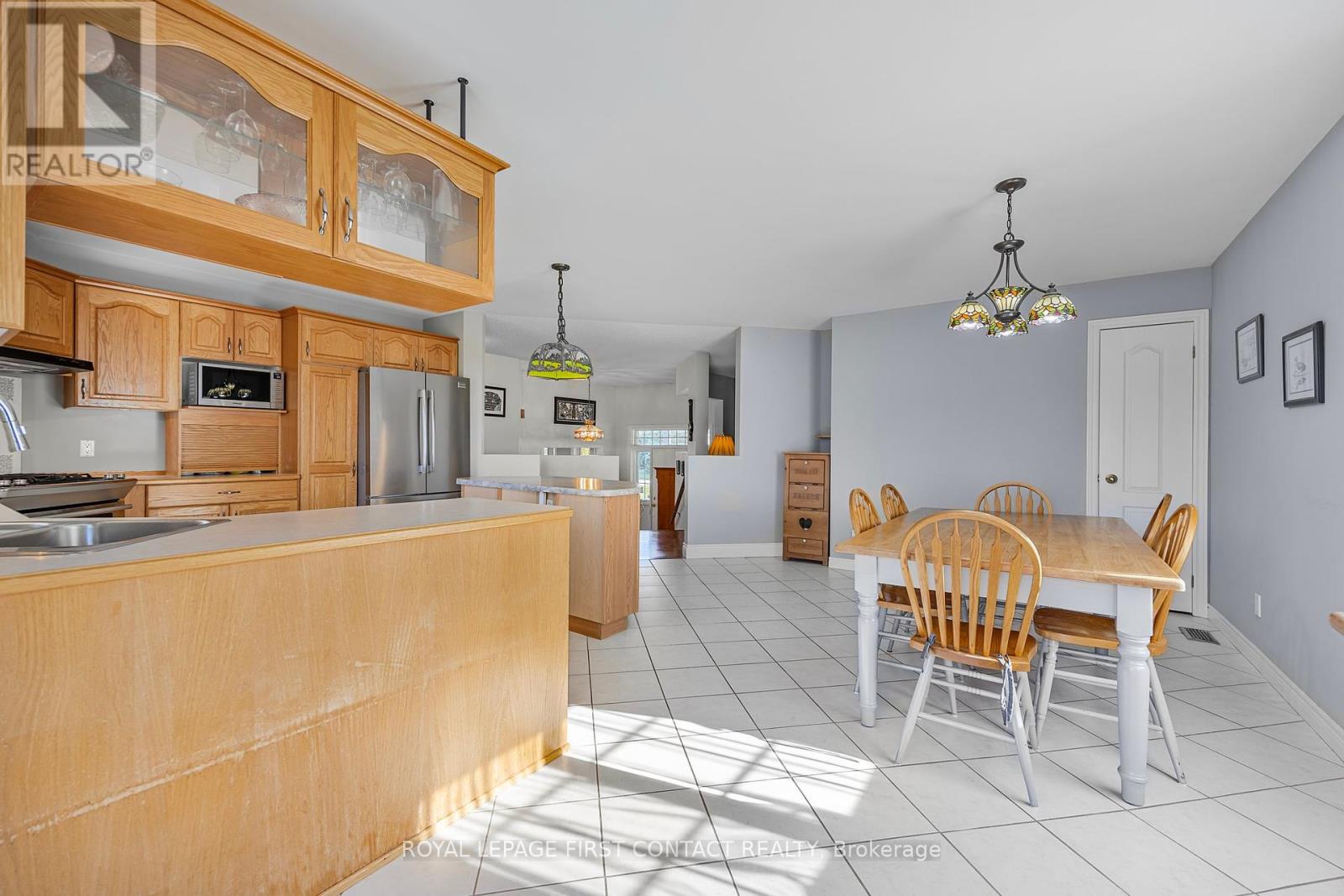 93 Bayshore Drive, Ramara, Ontario  L0K 1B0 - Photo 11 - S12087968